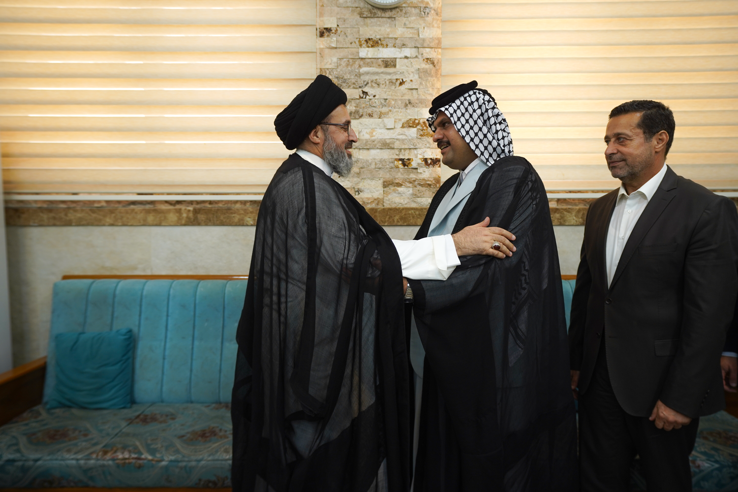 لقاء يعزز القيم الدينية والاجتماعية … سماحة العلامة  السيد رشيد الحسيني ( دامت بركاته) يستقبل وفداً من وجهاء وأكاديميي الرفاعي ....